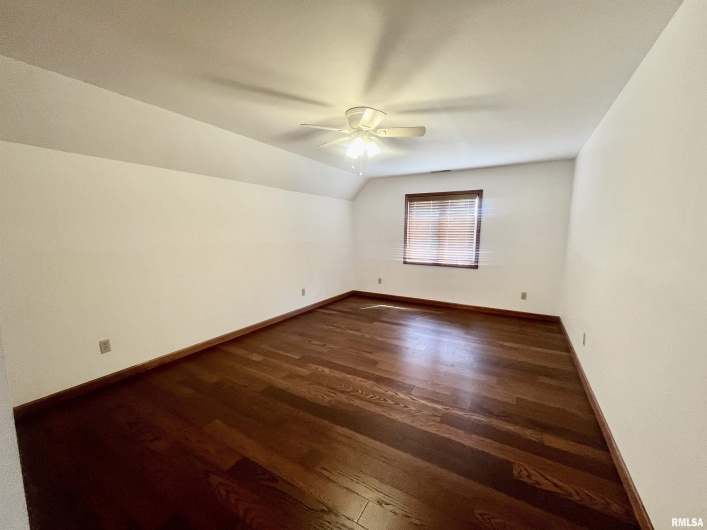 9 BRIAN Drive, Metropolis, Illinois 62960, 5 Bedrooms Bedrooms, 0 ,3 BathroomsBathrooms,Residential,For Sale,BRIAN,0,RMAEB459254