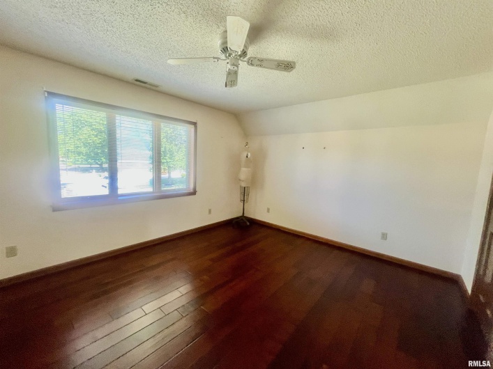9 BRIAN Drive, Metropolis, Illinois 62960, 5 Bedrooms Bedrooms, 0 ,3 BathroomsBathrooms,Residential,For Sale,BRIAN,0,RMAEB459254