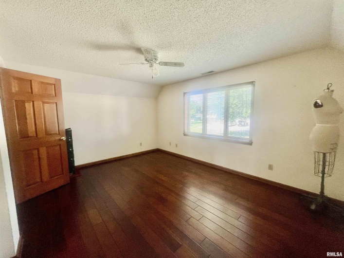 9 BRIAN Drive, Metropolis, Illinois 62960, 5 Bedrooms Bedrooms, 0 ,3 BathroomsBathrooms,Residential,For Sale,BRIAN,0,RMAEB459254
