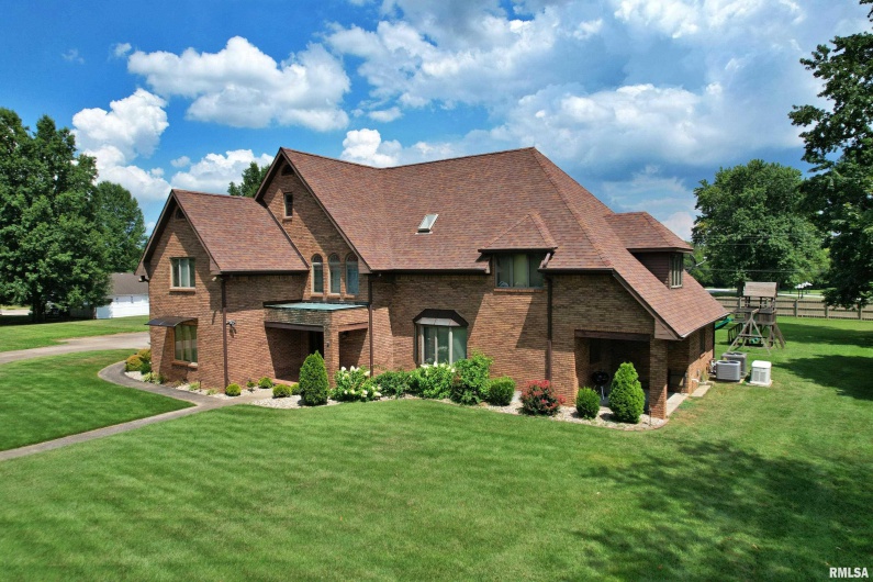 9 BRIAN Drive, Metropolis, Illinois 62960, 5 Bedrooms Bedrooms, 0 ,3 BathroomsBathrooms,Residential,For Sale,BRIAN,0,RMAEB459254