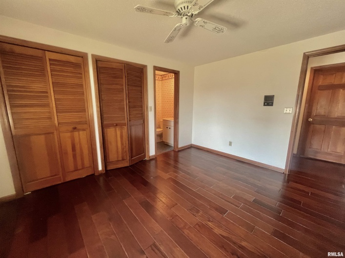 9 BRIAN Drive, Metropolis, Illinois 62960, 5 Bedrooms Bedrooms, 0 ,3 BathroomsBathrooms,Residential,For Sale,BRIAN,0,RMAEB459254