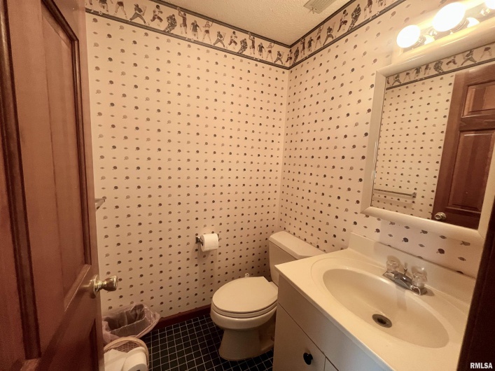 9 BRIAN Drive, Metropolis, Illinois 62960, 5 Bedrooms Bedrooms, 0 ,3 BathroomsBathrooms,Residential,For Sale,BRIAN,0,RMAEB459254