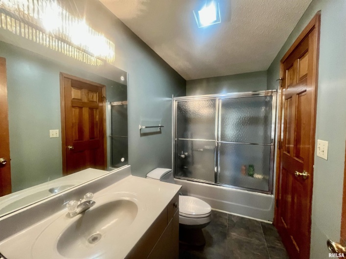 9 BRIAN Drive, Metropolis, Illinois 62960, 5 Bedrooms Bedrooms, 0 ,3 BathroomsBathrooms,Residential,For Sale,BRIAN,0,RMAEB459254