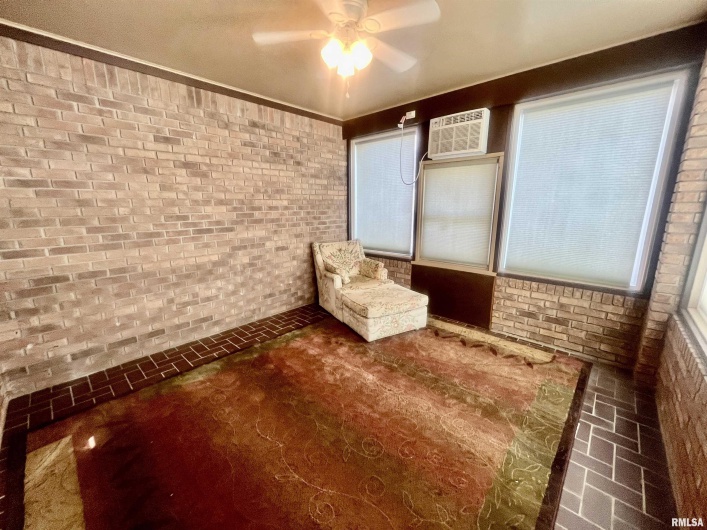 9 BRIAN Drive, Metropolis, Illinois 62960, 5 Bedrooms Bedrooms, 0 ,3 BathroomsBathrooms,Residential,For Sale,BRIAN,0,RMAEB459254