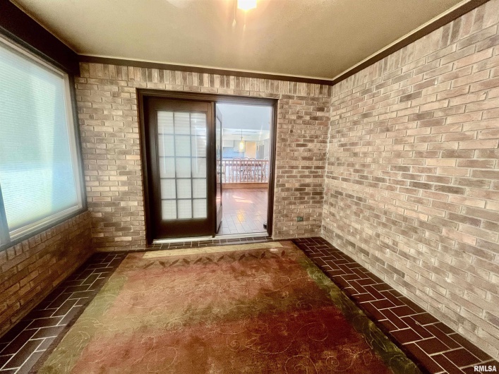 9 BRIAN Drive, Metropolis, Illinois 62960, 5 Bedrooms Bedrooms, 0 ,3 BathroomsBathrooms,Residential,For Sale,BRIAN,0,RMAEB459254