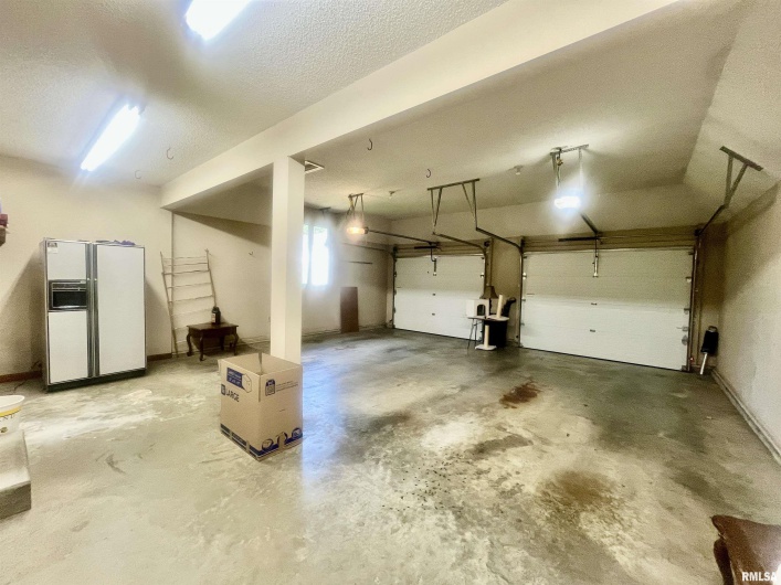 9 BRIAN Drive, Metropolis, Illinois 62960, 5 Bedrooms Bedrooms, 0 ,3 BathroomsBathrooms,Residential,For Sale,BRIAN,0,RMAEB459254