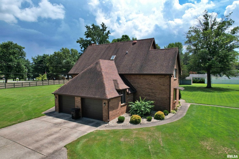9 BRIAN Drive, Metropolis, Illinois 62960, 5 Bedrooms Bedrooms, 0 ,3 BathroomsBathrooms,Residential,For Sale,BRIAN,0,RMAEB459254