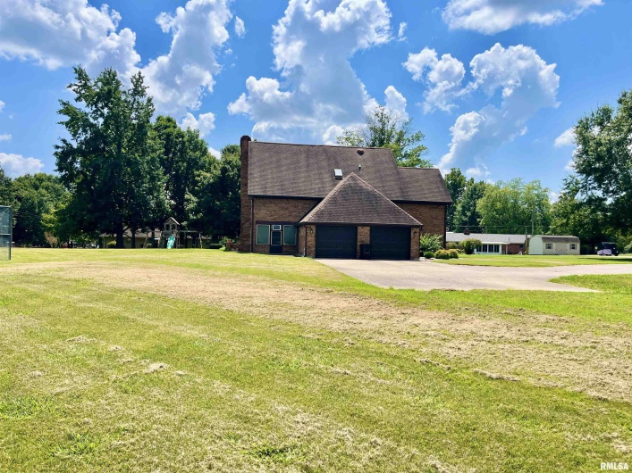 9 BRIAN Drive, Metropolis, Illinois 62960, 5 Bedrooms Bedrooms, 0 ,3 BathroomsBathrooms,Residential,For Sale,BRIAN,0,RMAEB459254