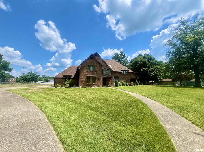 9 BRIAN Drive, Metropolis, Illinois 62960, 5 Bedrooms Bedrooms, 0 ,3 BathroomsBathrooms,Residential,For Sale,BRIAN,0,RMAEB459254