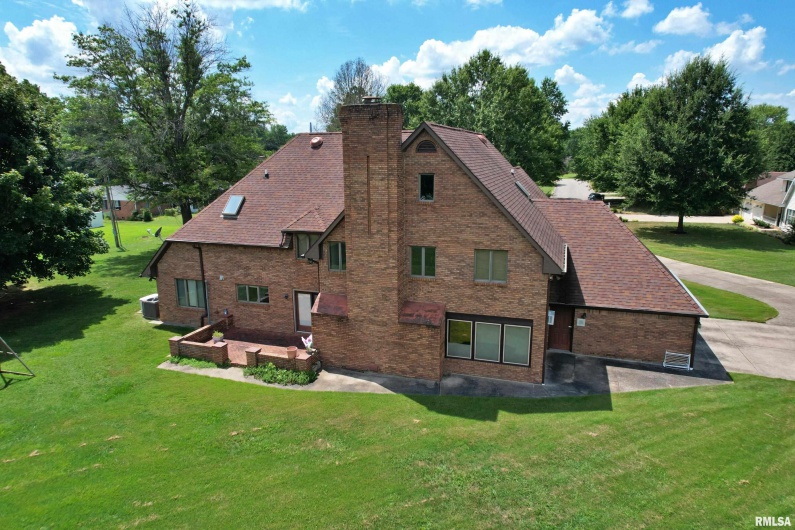 9 BRIAN Drive, Metropolis, Illinois 62960, 5 Bedrooms Bedrooms, 0 ,3 BathroomsBathrooms,Residential,For Sale,BRIAN,0,RMAEB459254