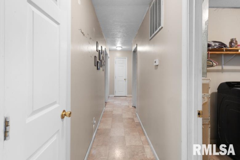 3700 SOMERSET Road, Harrisburg, Illinois 62946, 3 Bedrooms Bedrooms, 0 ,2 BathroomsBathrooms,Residential,For Sale,SOMERSET,0,RMAEB456099