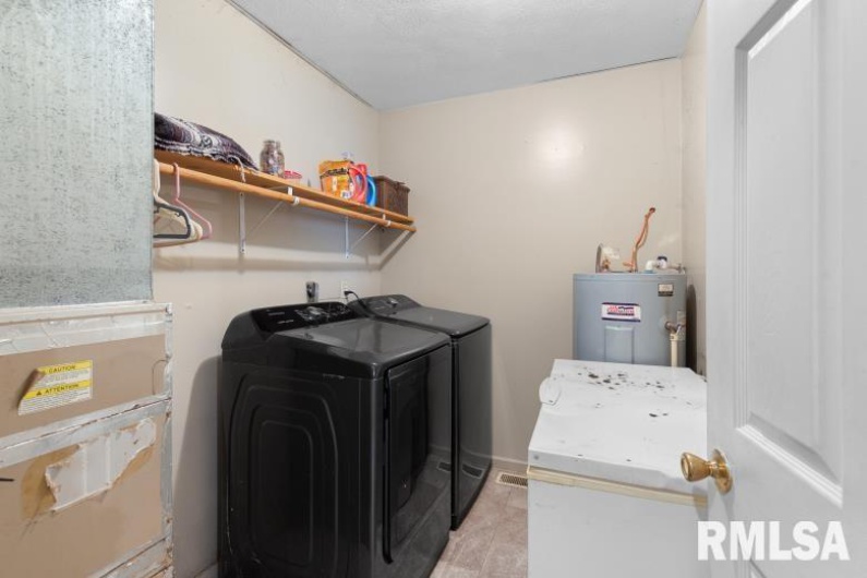 3700 SOMERSET Road, Harrisburg, Illinois 62946, 3 Bedrooms Bedrooms, 0 ,2 BathroomsBathrooms,Residential,For Sale,SOMERSET,0,RMAEB456099