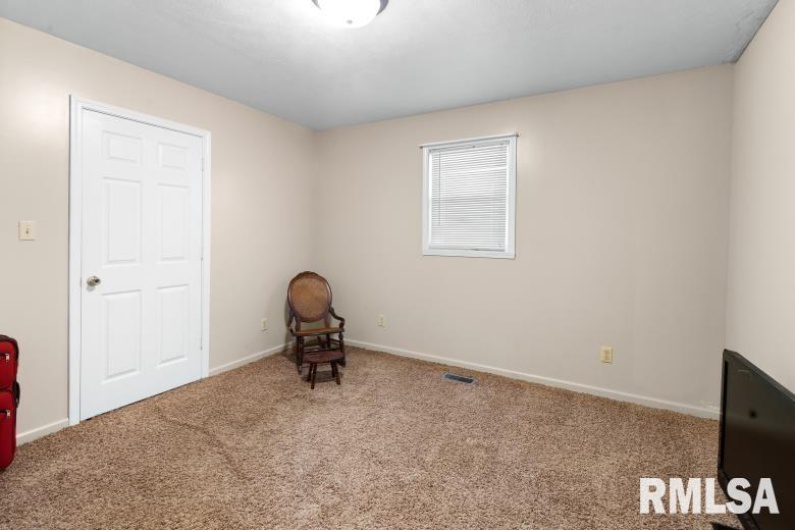 3700 SOMERSET Road, Harrisburg, Illinois 62946, 3 Bedrooms Bedrooms, 0 ,2 BathroomsBathrooms,Residential,For Sale,SOMERSET,0,RMAEB456099