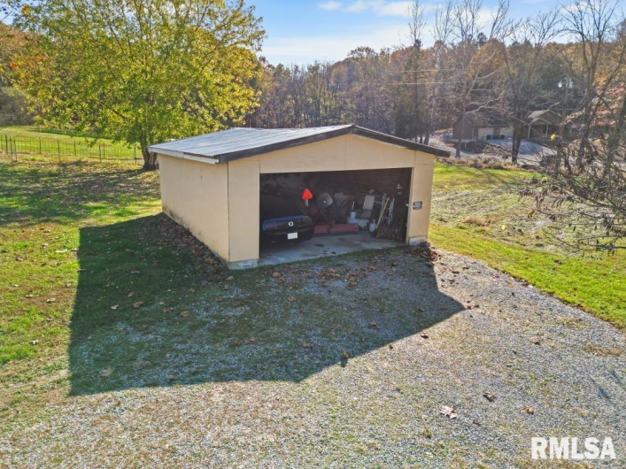 3700 SOMERSET Road, Harrisburg, Illinois 62946, 3 Bedrooms Bedrooms, 0 ,2 BathroomsBathrooms,Residential,For Sale,SOMERSET,0,RMAEB456099