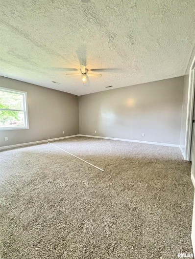 910 FAIRLANE Drive, Marion, Illinois 62959, 6 Bedrooms Bedrooms, 0 ,3 BathroomsBathrooms,Residential,For Sale,FAIRLANE,0,RMAEB458108