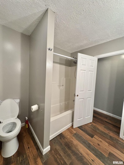 910 FAIRLANE Drive, Marion, Illinois 62959, 6 Bedrooms Bedrooms, 0 ,3 BathroomsBathrooms,Residential,For Sale,FAIRLANE,0,RMAEB458108