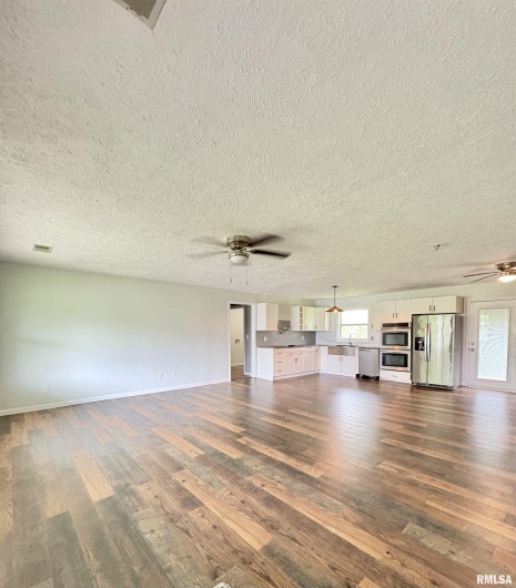 910 FAIRLANE Drive, Marion, Illinois 62959, 6 Bedrooms Bedrooms, 0 ,3 BathroomsBathrooms,Residential,For Sale,FAIRLANE,0,RMAEB458108