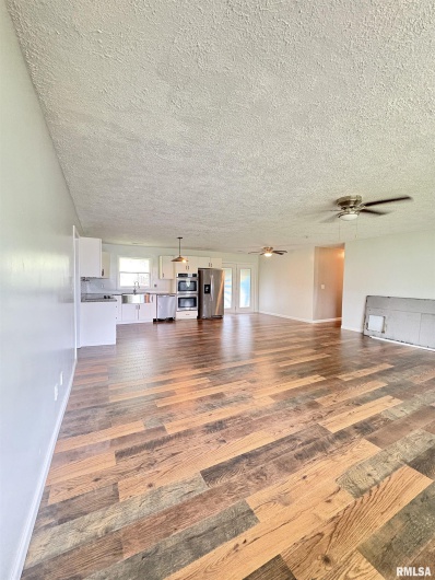 910 FAIRLANE Drive, Marion, Illinois 62959, 6 Bedrooms Bedrooms, 0 ,3 BathroomsBathrooms,Residential,For Sale,FAIRLANE,0,RMAEB458108