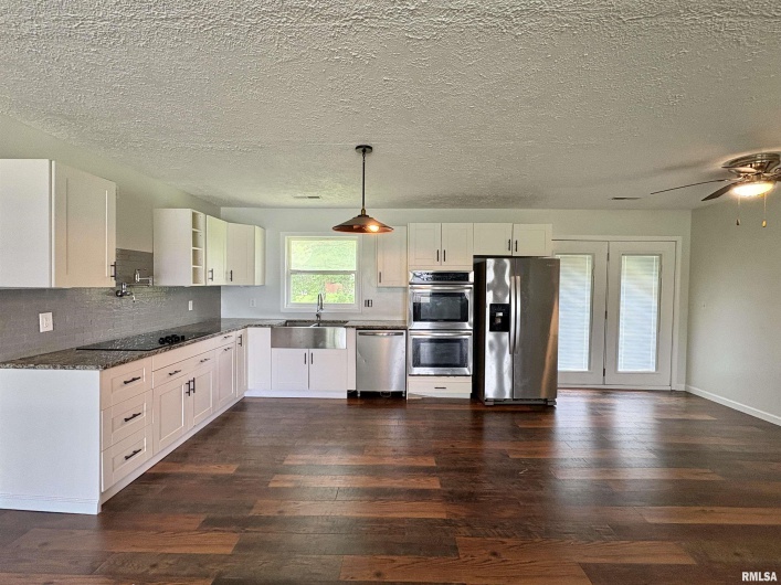 910 FAIRLANE Drive, Marion, Illinois 62959, 6 Bedrooms Bedrooms, 0 ,3 BathroomsBathrooms,Residential,For Sale,FAIRLANE,0,RMAEB458108