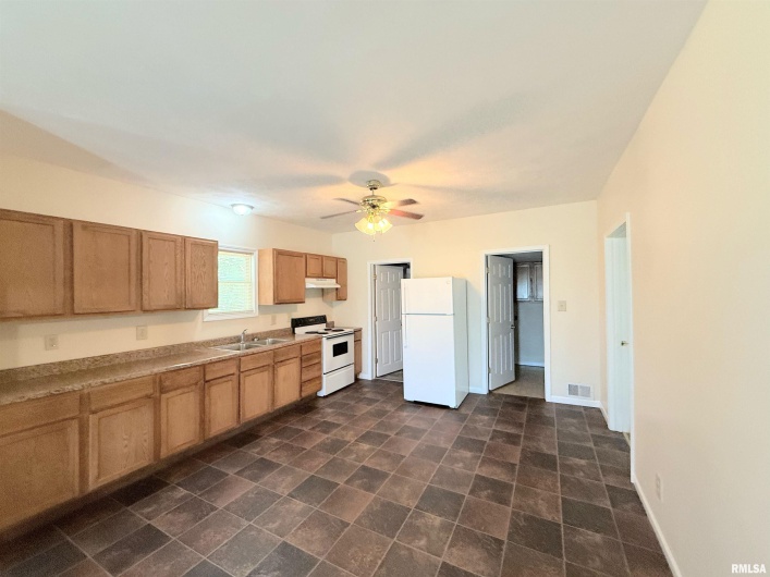 1117 CHERRY Street, Herrin, Illinois 62948, 2 Bedrooms Bedrooms, 0 ,1 BathroomBathrooms,Residential,For Sale,CHERRY,0,RMAEB459268