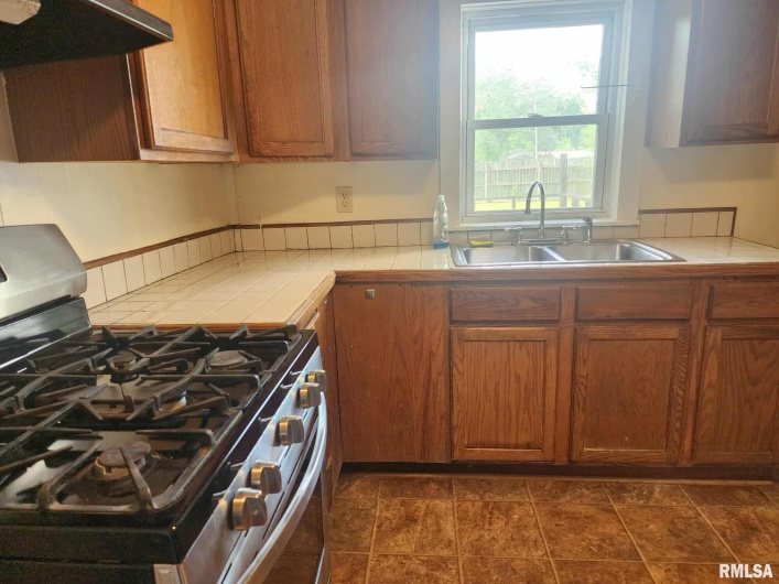 632 Searing Street, Carbondale, Illinois 62901, 3 Bedrooms Bedrooms, 0 ,1 BathroomBathrooms,Residential,For Sale,Searing,0,RMAEB458677
