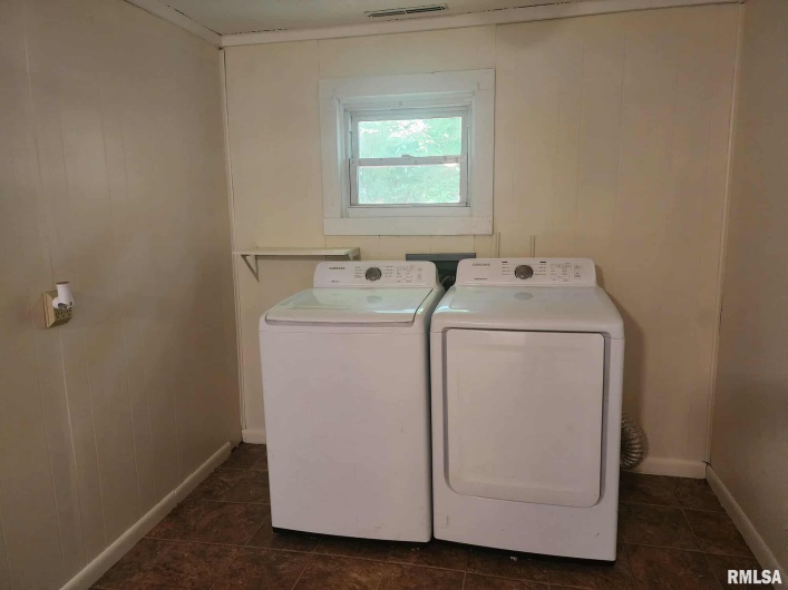 632 Searing Street, Carbondale, Illinois 62901, 3 Bedrooms Bedrooms, 0 ,1 BathroomBathrooms,Residential,For Sale,Searing,0,RMAEB458677