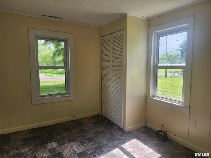 632 Searing Street, Carbondale, Illinois 62901, 3 Bedrooms Bedrooms, 0 ,1 BathroomBathrooms,Residential,For Sale,Searing,0,RMAEB458677