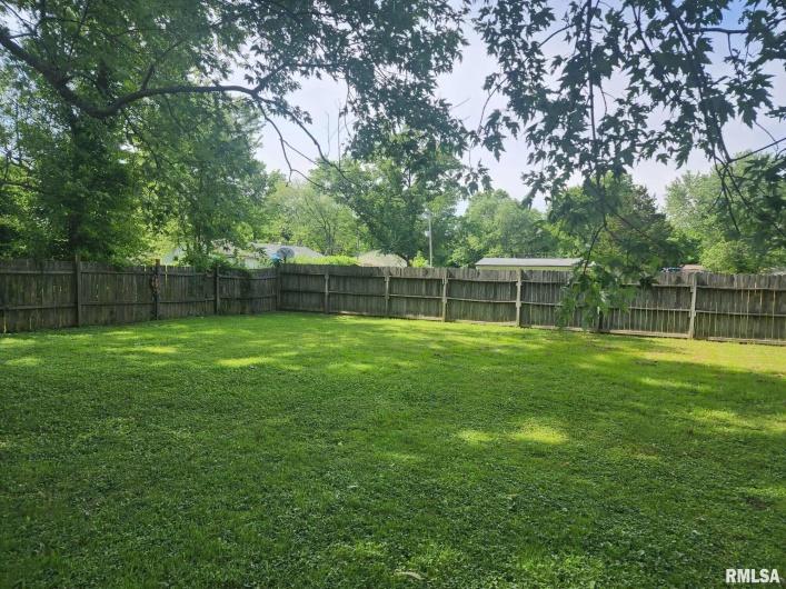 632 Searing Street, Carbondale, Illinois 62901, 3 Bedrooms Bedrooms, 0 ,1 BathroomBathrooms,Residential,For Sale,Searing,0,RMAEB458677