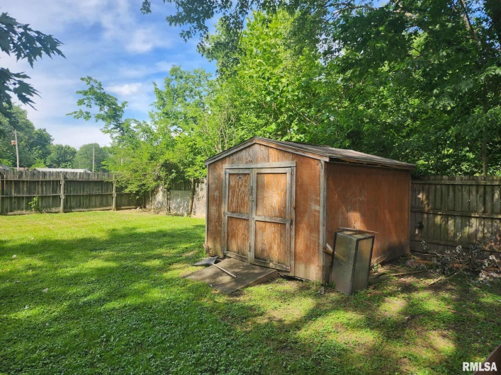 632 Searing Street, Carbondale, Illinois 62901, 3 Bedrooms Bedrooms, 0 ,1 BathroomBathrooms,Residential,For Sale,Searing,0,RMAEB458677