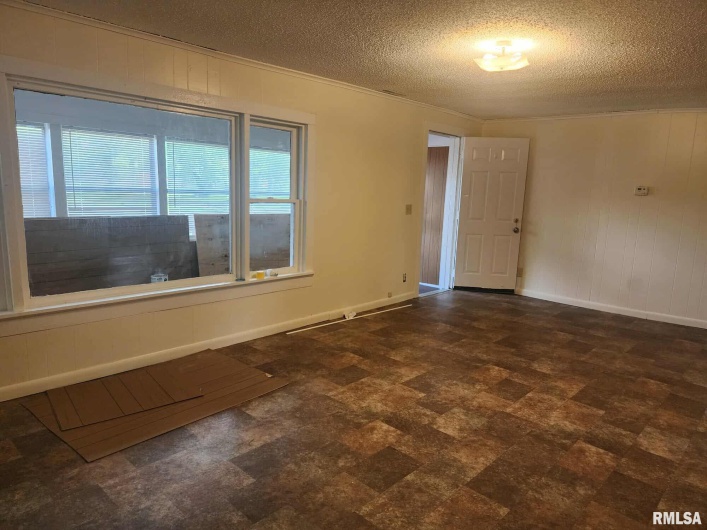 632 Searing Street, Carbondale, Illinois 62901, 3 Bedrooms Bedrooms, 0 ,1 BathroomBathrooms,Residential,For Sale,Searing,0,RMAEB458677