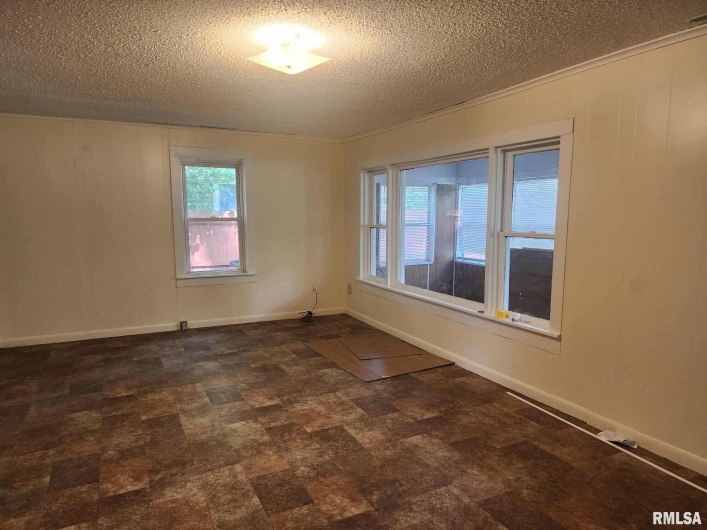 632 Searing Street, Carbondale, Illinois 62901, 3 Bedrooms Bedrooms, 0 ,1 BathroomBathrooms,Residential,For Sale,Searing,0,RMAEB458677