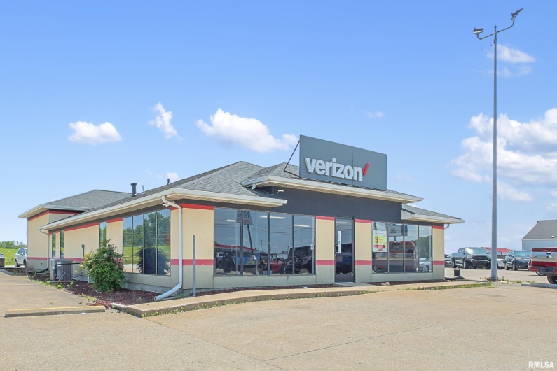 618 COMMERCIAL Street, Harrisburg, Illinois 62946, 0 , 0 ,0,Commercial Sale,For Sale,COMMERCIAL,0,RMAEB459274