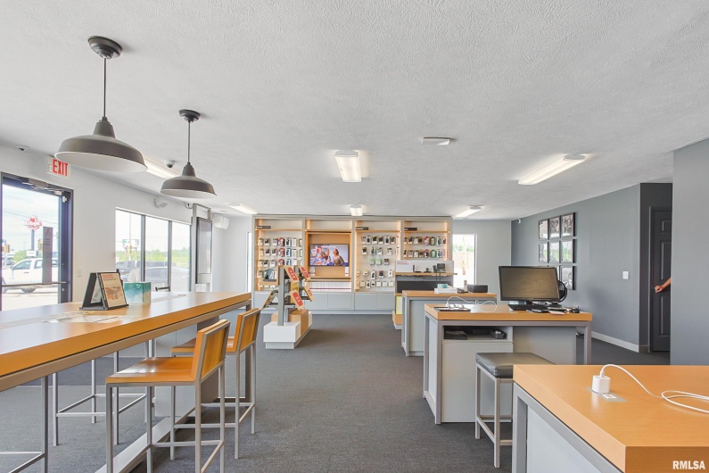 618 COMMERCIAL Street, Harrisburg, Illinois 62946, 0 , 0 ,0,Commercial Sale,For Sale,COMMERCIAL,0,RMAEB459274