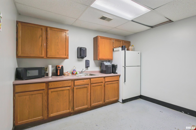 618 COMMERCIAL Street, Harrisburg, Illinois 62946, 0 , 0 ,0,Commercial Sale,For Sale,COMMERCIAL,0,RMAEB459274