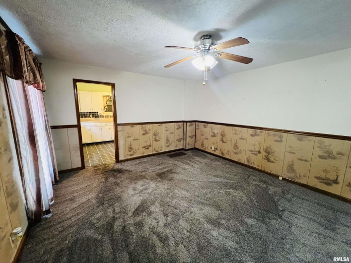 1220 LINCOLN Street, Eldorado, Illinois 62930, 3 Bedrooms Bedrooms, 0 ,1 BathroomBathrooms,Residential,For Sale,LINCOLN,0,RMAEB459275