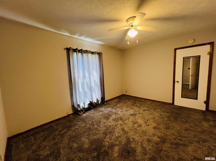 1220 LINCOLN Street, Eldorado, Illinois 62930, 3 Bedrooms Bedrooms, 0 ,1 BathroomBathrooms,Residential,For Sale,LINCOLN,0,RMAEB459275