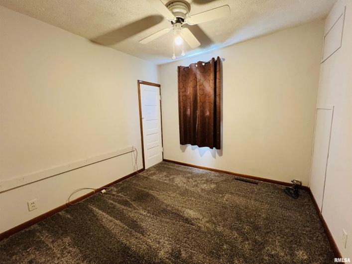 1220 LINCOLN Street, Eldorado, Illinois 62930, 3 Bedrooms Bedrooms, 0 ,1 BathroomBathrooms,Residential,For Sale,LINCOLN,0,RMAEB459275