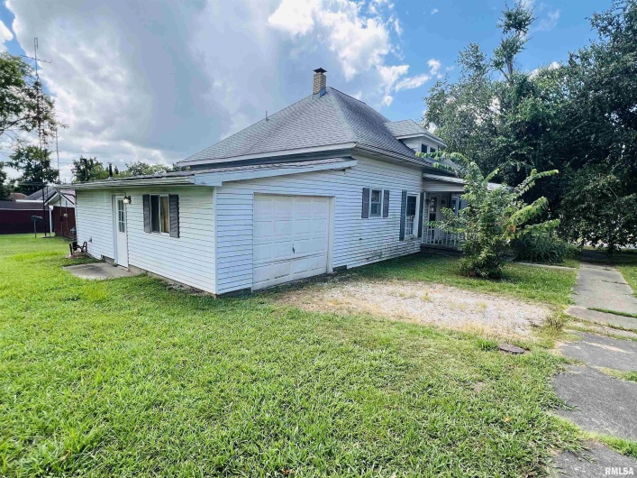 1220 LINCOLN Street, Eldorado, Illinois 62930, 3 Bedrooms Bedrooms, 0 ,1 BathroomBathrooms,Residential,For Sale,LINCOLN,0,RMAEB459275