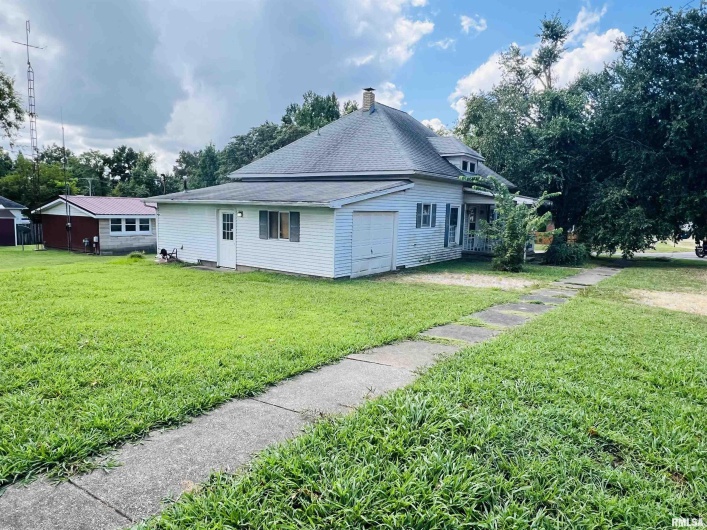 1220 LINCOLN Street, Eldorado, Illinois 62930, 3 Bedrooms Bedrooms, 0 ,1 BathroomBathrooms,Residential,For Sale,LINCOLN,0,RMAEB459275