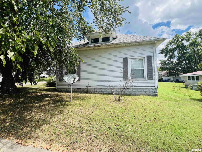 1220 LINCOLN Street, Eldorado, Illinois 62930, 3 Bedrooms Bedrooms, 0 ,1 BathroomBathrooms,Residential,For Sale,LINCOLN,0,RMAEB459275
