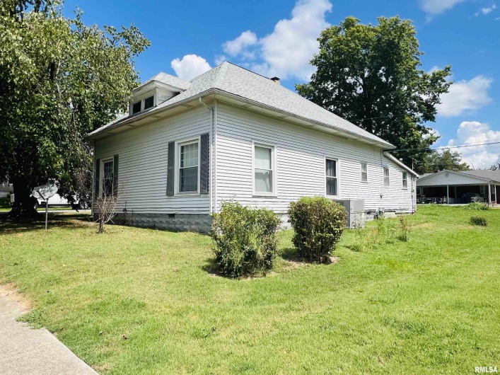 1220 LINCOLN Street, Eldorado, Illinois 62930, 3 Bedrooms Bedrooms, 0 ,1 BathroomBathrooms,Residential,For Sale,LINCOLN,0,RMAEB459275