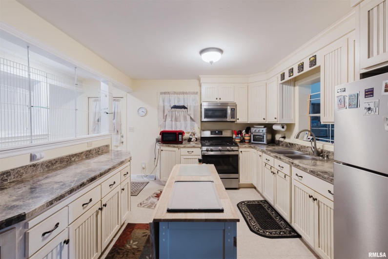 315 LIGHTHOUSE Road, Harrisburg, Illinois 62946, 3 Bedrooms Bedrooms, 0 ,2 BathroomsBathrooms,Residential,For Sale,LIGHTHOUSE,0,RMAEB459273