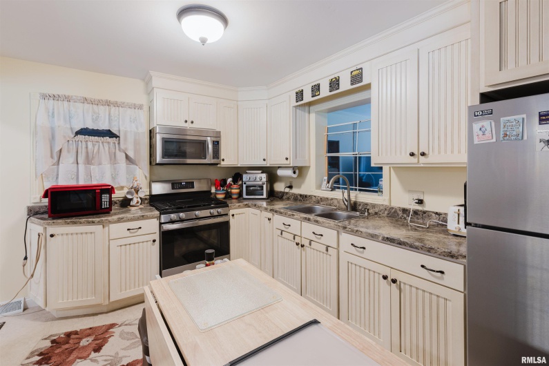 315 LIGHTHOUSE Road, Harrisburg, Illinois 62946, 3 Bedrooms Bedrooms, 0 ,2 BathroomsBathrooms,Residential,For Sale,LIGHTHOUSE,0,RMAEB459273