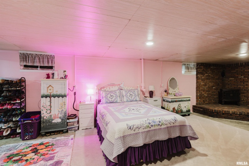 315 LIGHTHOUSE Road, Harrisburg, Illinois 62946, 3 Bedrooms Bedrooms, 0 ,2 BathroomsBathrooms,Residential,For Sale,LIGHTHOUSE,0,RMAEB459273