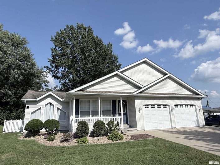 1408 MAIN Street, Carterville, Illinois 62918, 3 Bedrooms Bedrooms, 0 ,2 BathroomsBathrooms,Residential,For Sale,MAIN,0,RMAEB459277