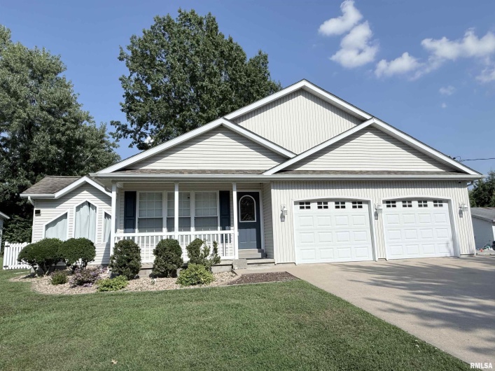 1408 MAIN Street, Carterville, Illinois 62918, 3 Bedrooms Bedrooms, 0 ,2 BathroomsBathrooms,Residential,For Sale,MAIN,0,RMAEB459277