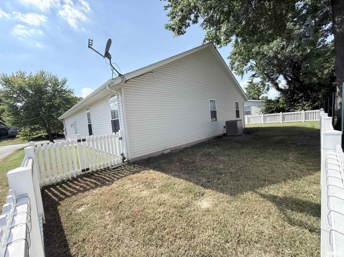 1408 MAIN Street, Carterville, Illinois 62918, 3 Bedrooms Bedrooms, 0 ,2 BathroomsBathrooms,Residential,For Sale,MAIN,0,RMAEB459277
