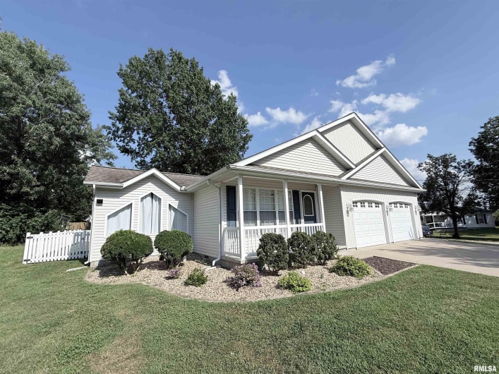 1408 MAIN Street, Carterville, Illinois 62918, 3 Bedrooms Bedrooms, 0 ,2 BathroomsBathrooms,Residential,For Sale,MAIN,0,RMAEB459277
