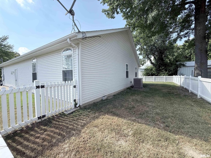 1408 MAIN Street, Carterville, Illinois 62918, 3 Bedrooms Bedrooms, 0 ,2 BathroomsBathrooms,Residential,For Sale,MAIN,0,RMAEB459277