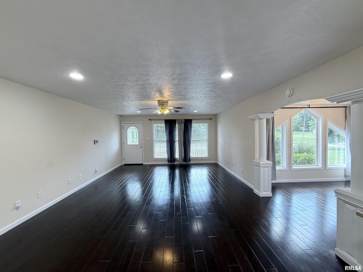 1408 MAIN Street, Carterville, Illinois 62918, 3 Bedrooms Bedrooms, 0 ,2 BathroomsBathrooms,Residential,For Sale,MAIN,0,RMAEB459277